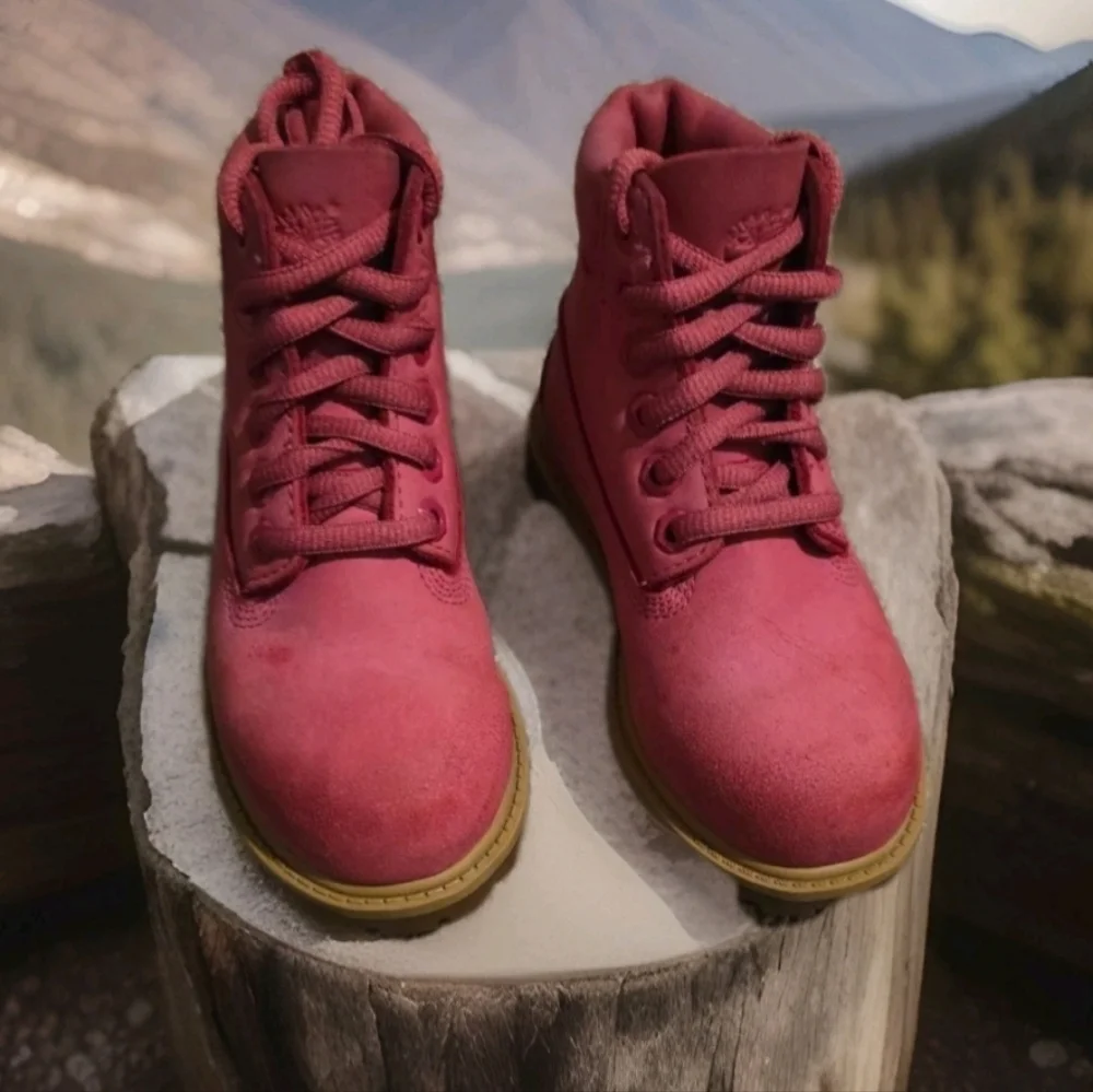 Cute Kids's Timberland Premium Waterproof Boots in a fuchsia prism pinkish Sz 9. - Picture 3 of 8